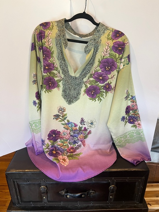 unbranded Tops - Floral V-Neck Long Sleeve Top in Green and Purple